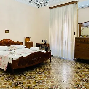 Zu Pippo's Hause , Catania Italia